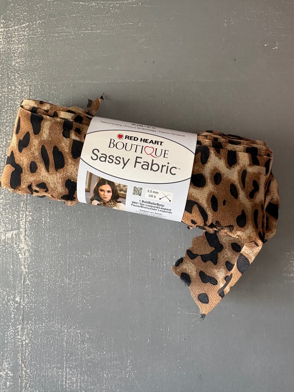 Red Heart Boutique Sassy Fabric Tan Leopard 30 Yards Super Bulky Polyester NOS